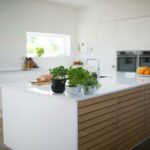 Jak zařídit kuchyň: Efektivní rozvržení, maximalizace pracovní plochy a výběr barev