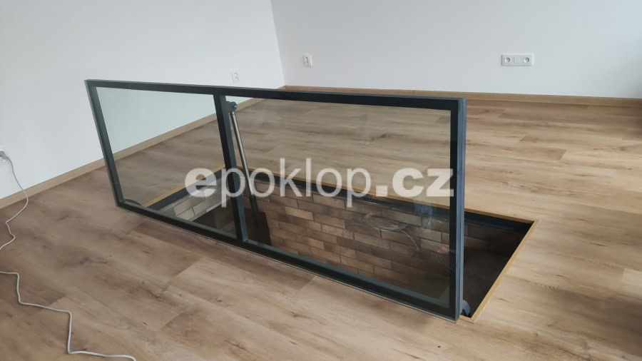 Dveřní poklop